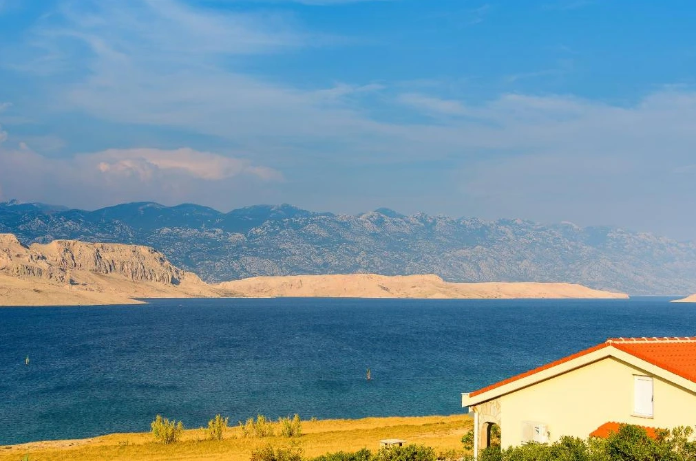 Apartmány Pag rezervácia - Luxusná vila na ostrove Pag s terasou, bazénom a výhľadom na more