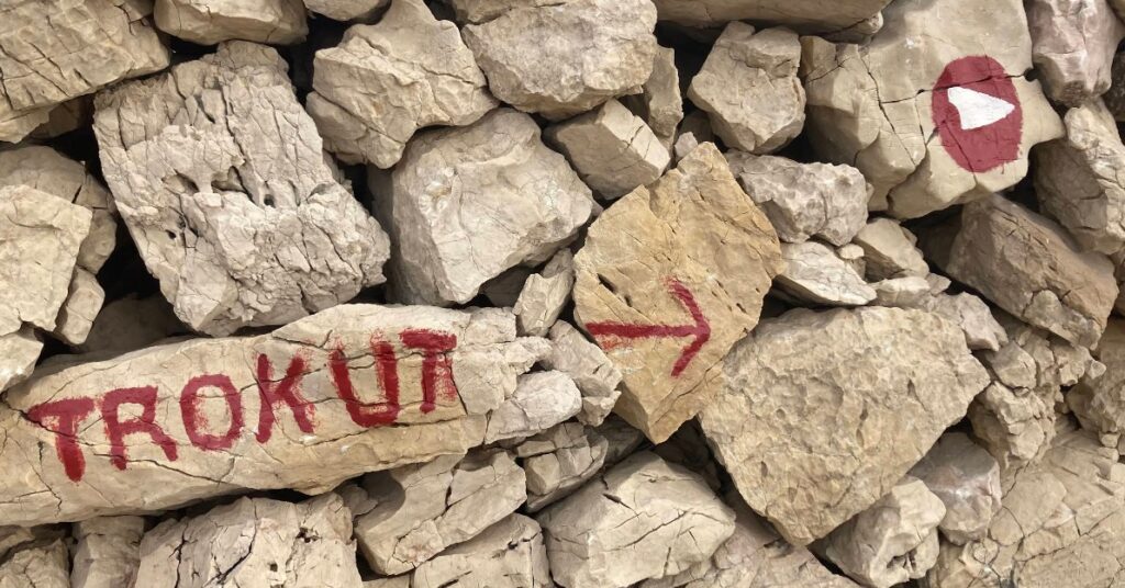 Trail marking on stones pointing direction