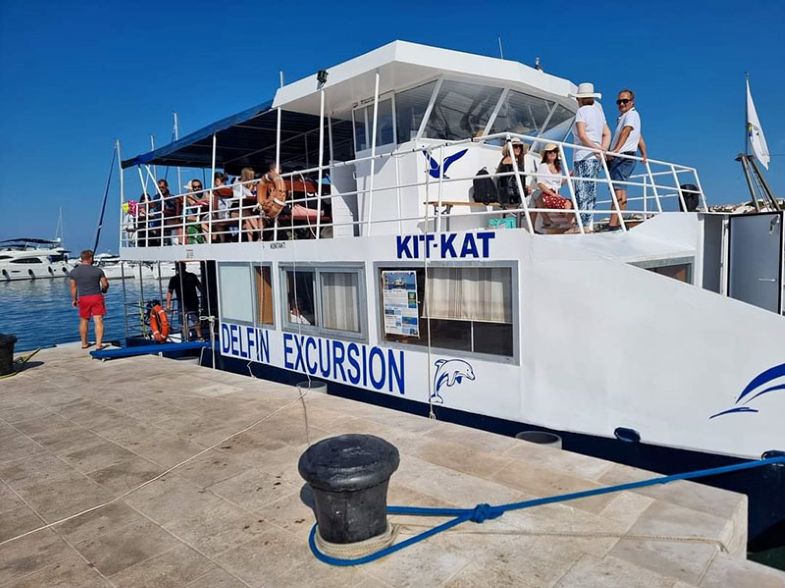 KIT-KAT excursion boat in Novalja harbour before a boat trip to Olib and Silba